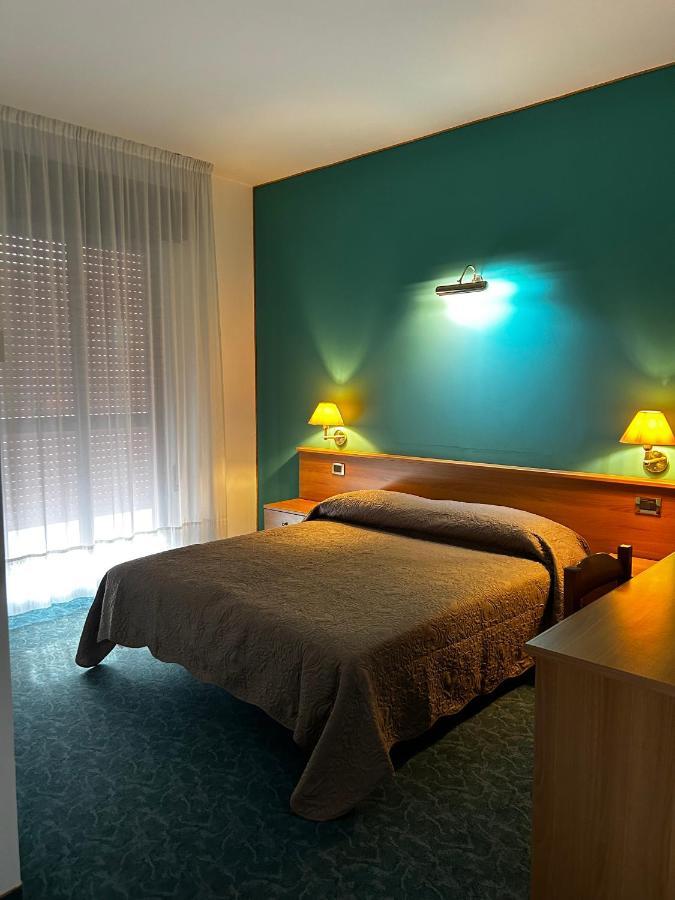 Hotel Rey'S มอนเตกรอตโต แตร์เม ภายนอก รูปภาพ