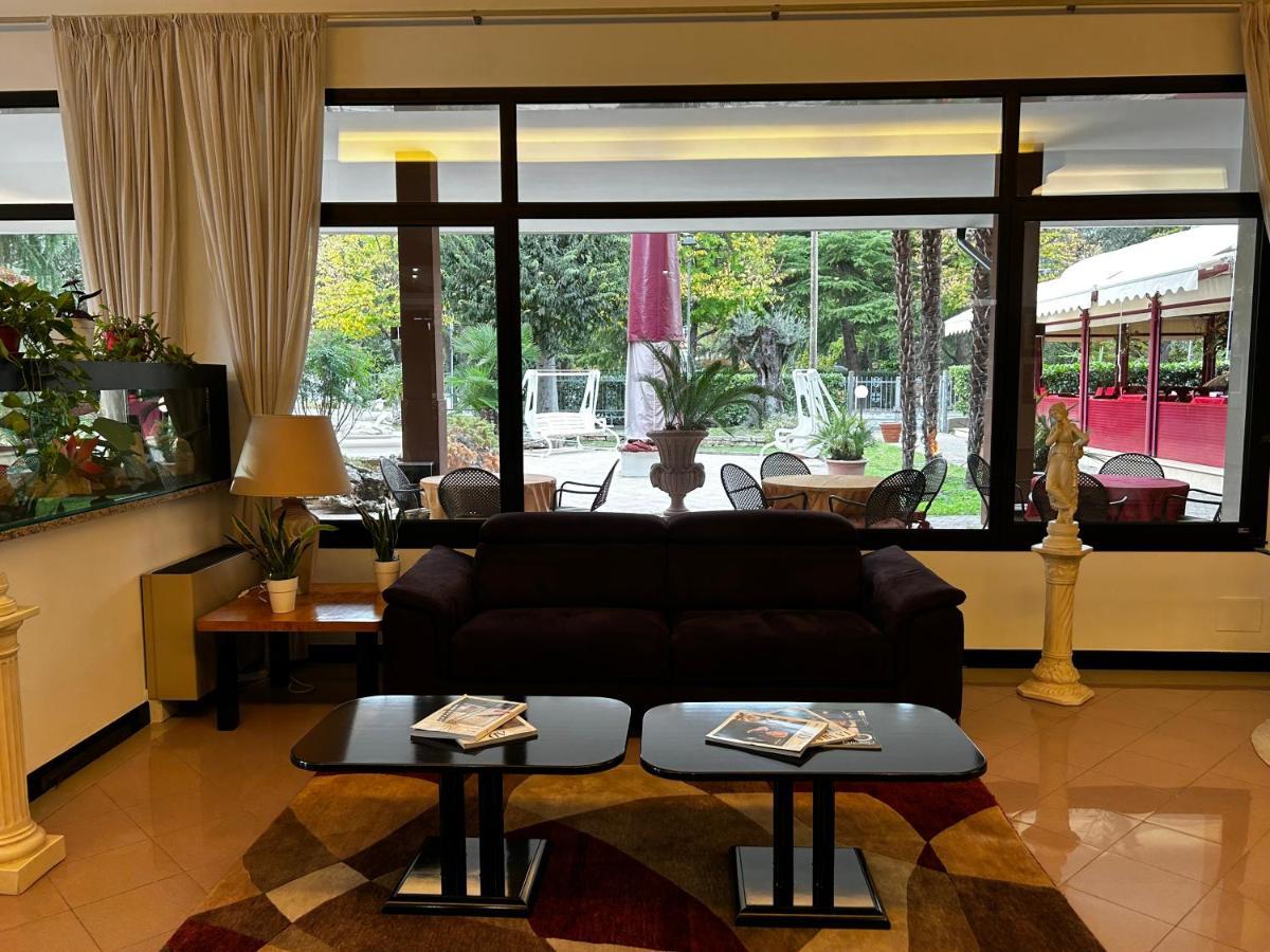 Hotel Rey'S มอนเตกรอตโต แตร์เม ภายนอก รูปภาพ
