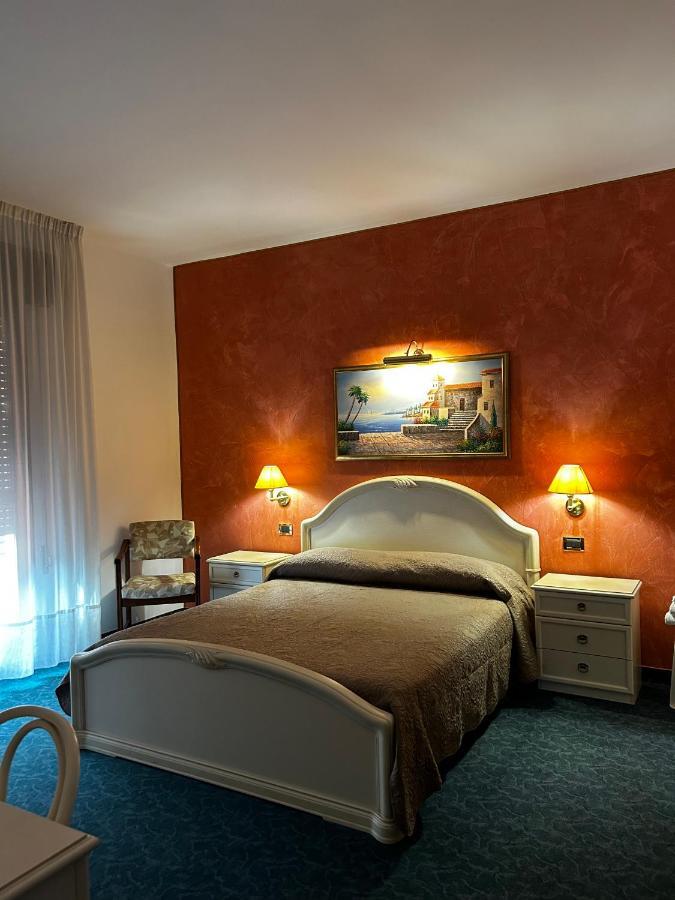 Hotel Rey'S มอนเตกรอตโต แตร์เม ภายนอก รูปภาพ