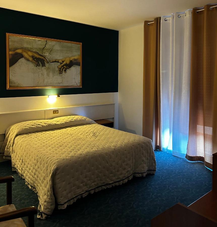 Hotel Rey'S มอนเตกรอตโต แตร์เม ภายนอก รูปภาพ