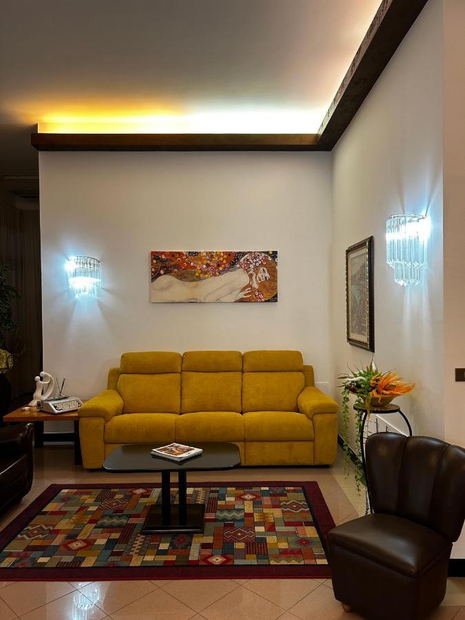 Hotel Rey'S มอนเตกรอตโต แตร์เม ภายนอก รูปภาพ